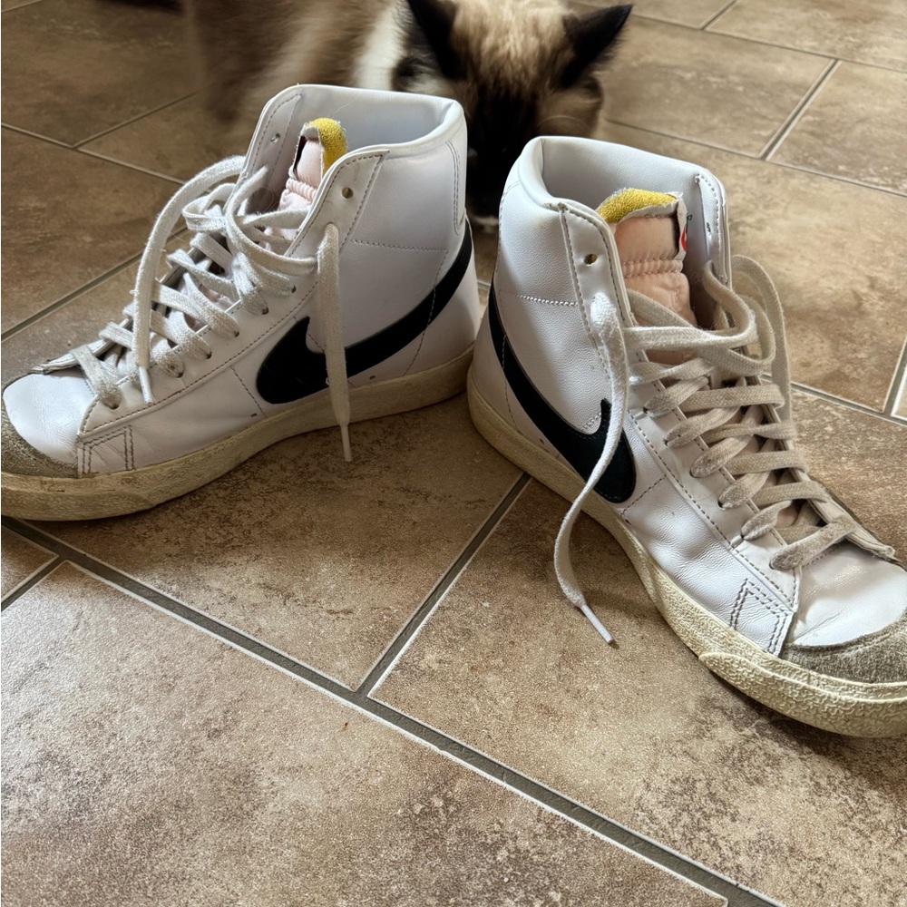 NIKE BLAZERS